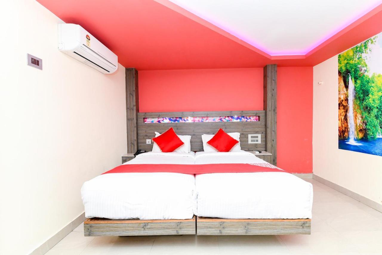 Oyo 1889 Hotel Aj Park Alappuzha Rum bild