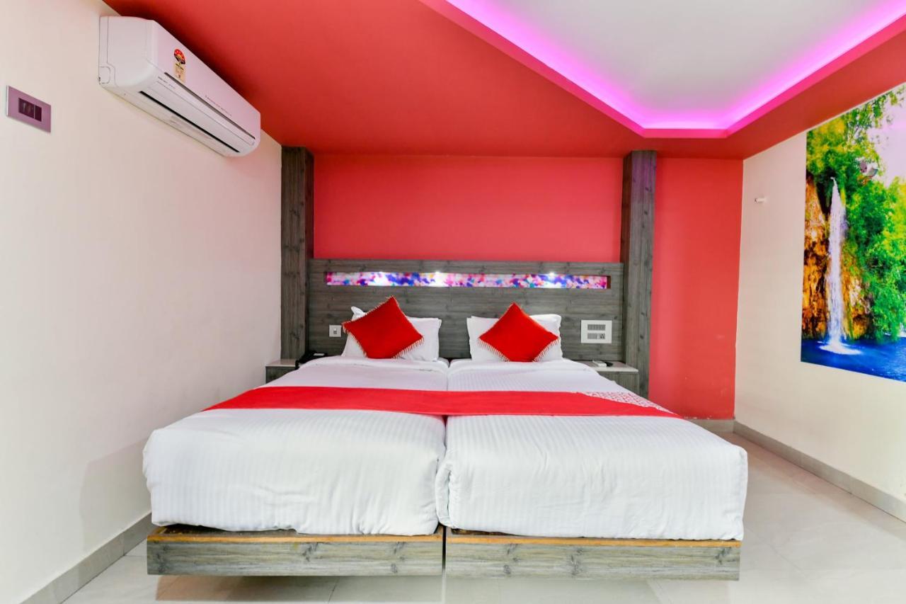Oyo 1889 Hotel Aj Park Alappuzha Rum bild